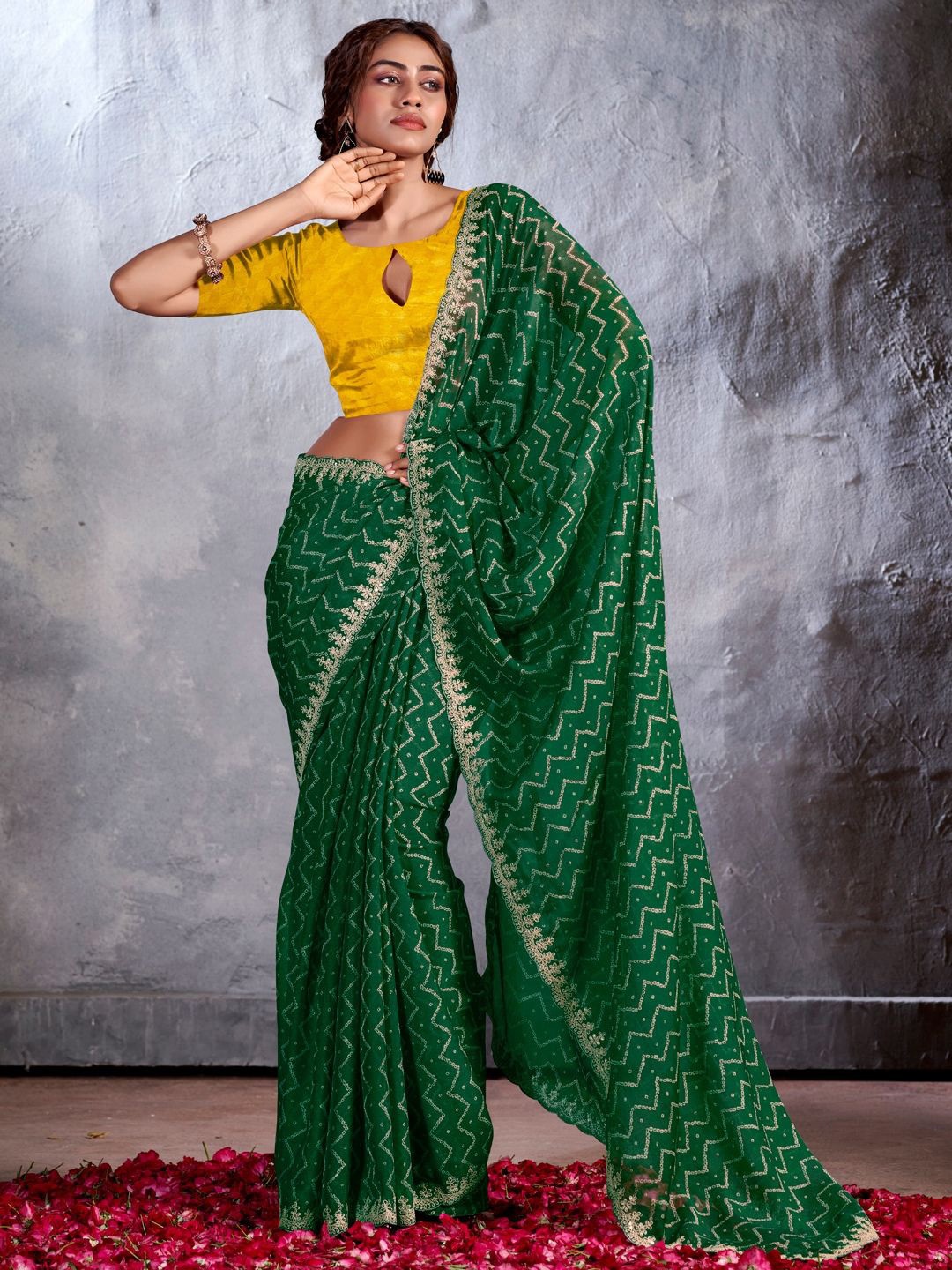 

CHUDIYA Bandhani Mirror Work Pure Chiffon Bandhani Saree, Green