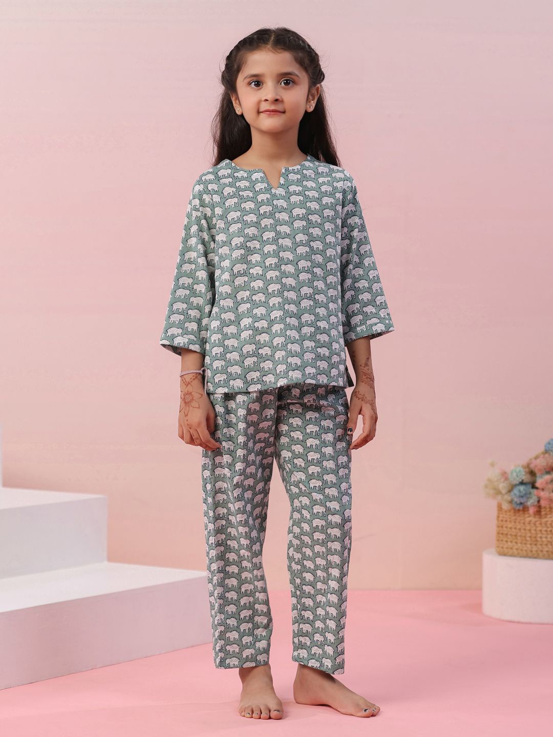 

SANSKRUTIHOMES Girls Printed Mandarin Collar Night suit, Green