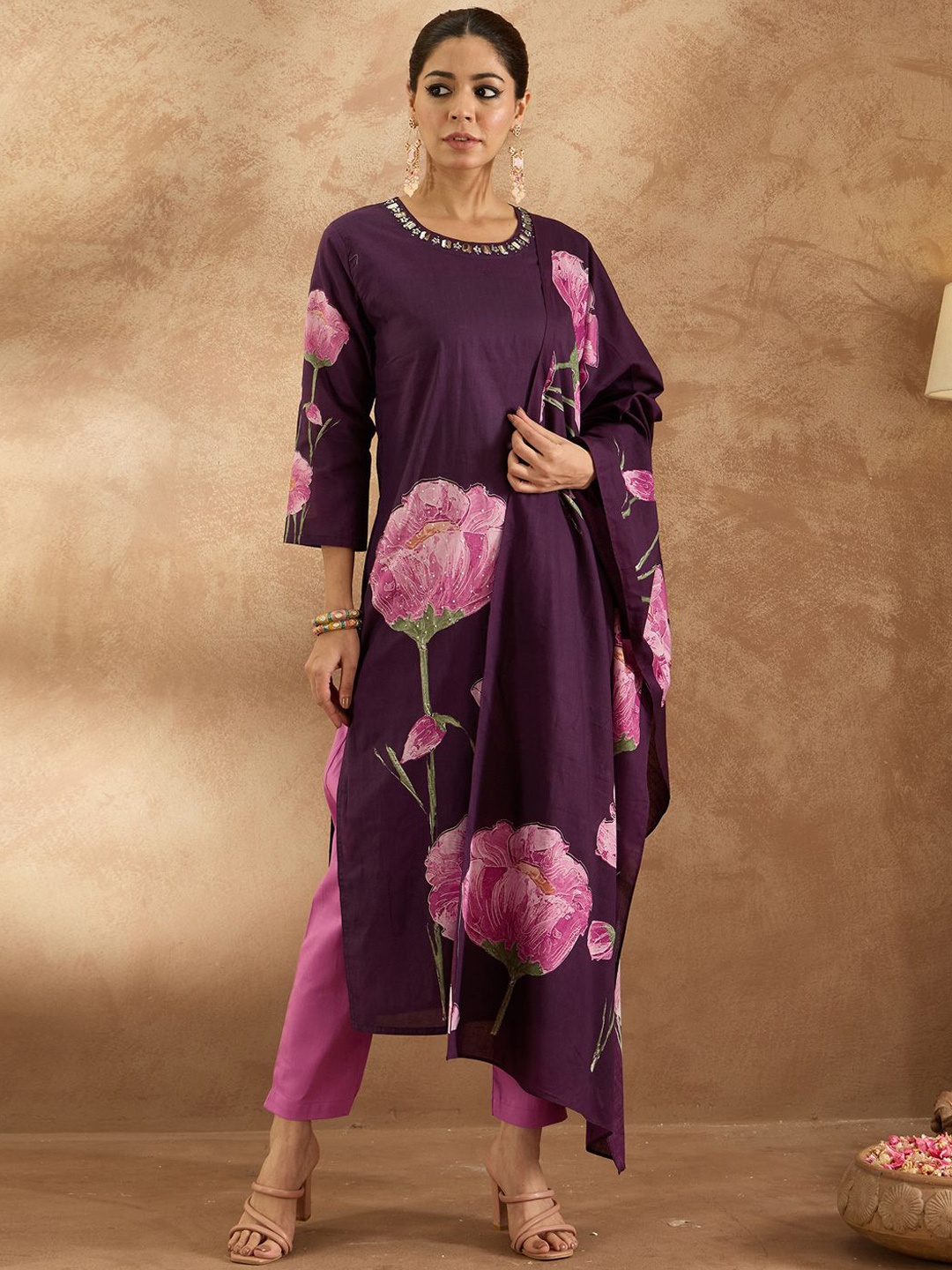 

Indo Era Women Floral Printed Regular Pure Cotton Kurta with Trousers & With Dupatta, Burgundy