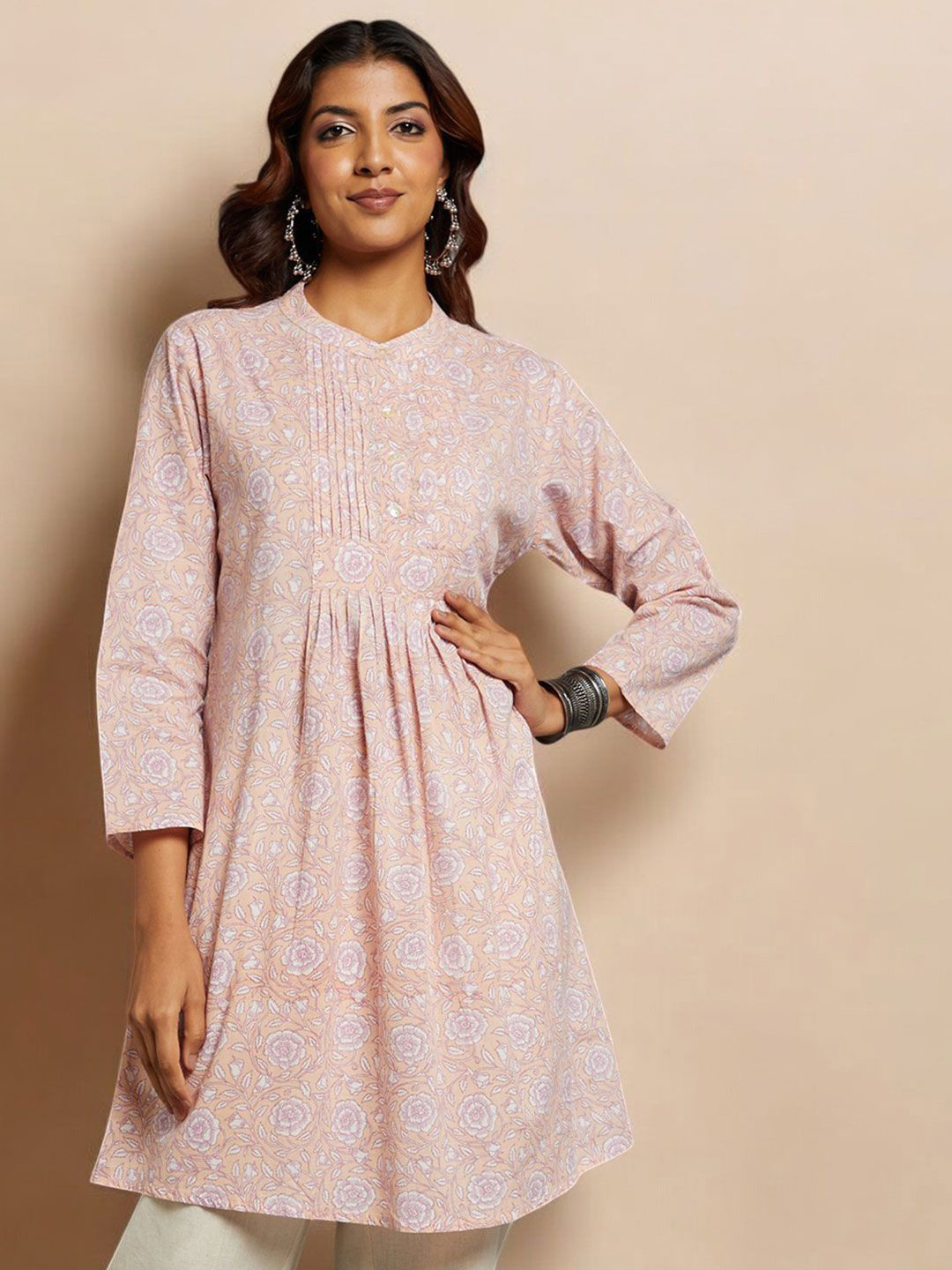 

Chandbaali Floral Printed Pure Cotton Pleated Kurta, Peach
