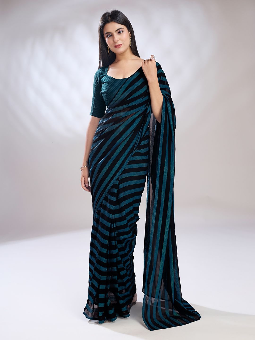 

Rekha Maniyar Women Woven Design Ready to WearSaree, Teal