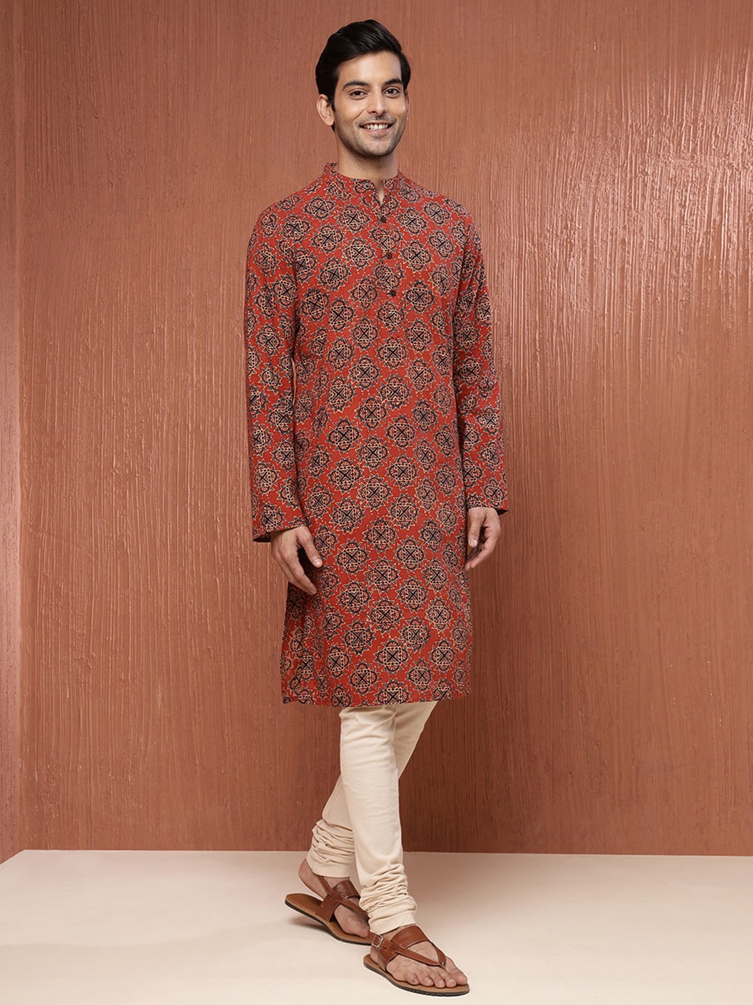 

Fabindia Men Ethnic Motifs Printed Thread Work Kurta, Maroon