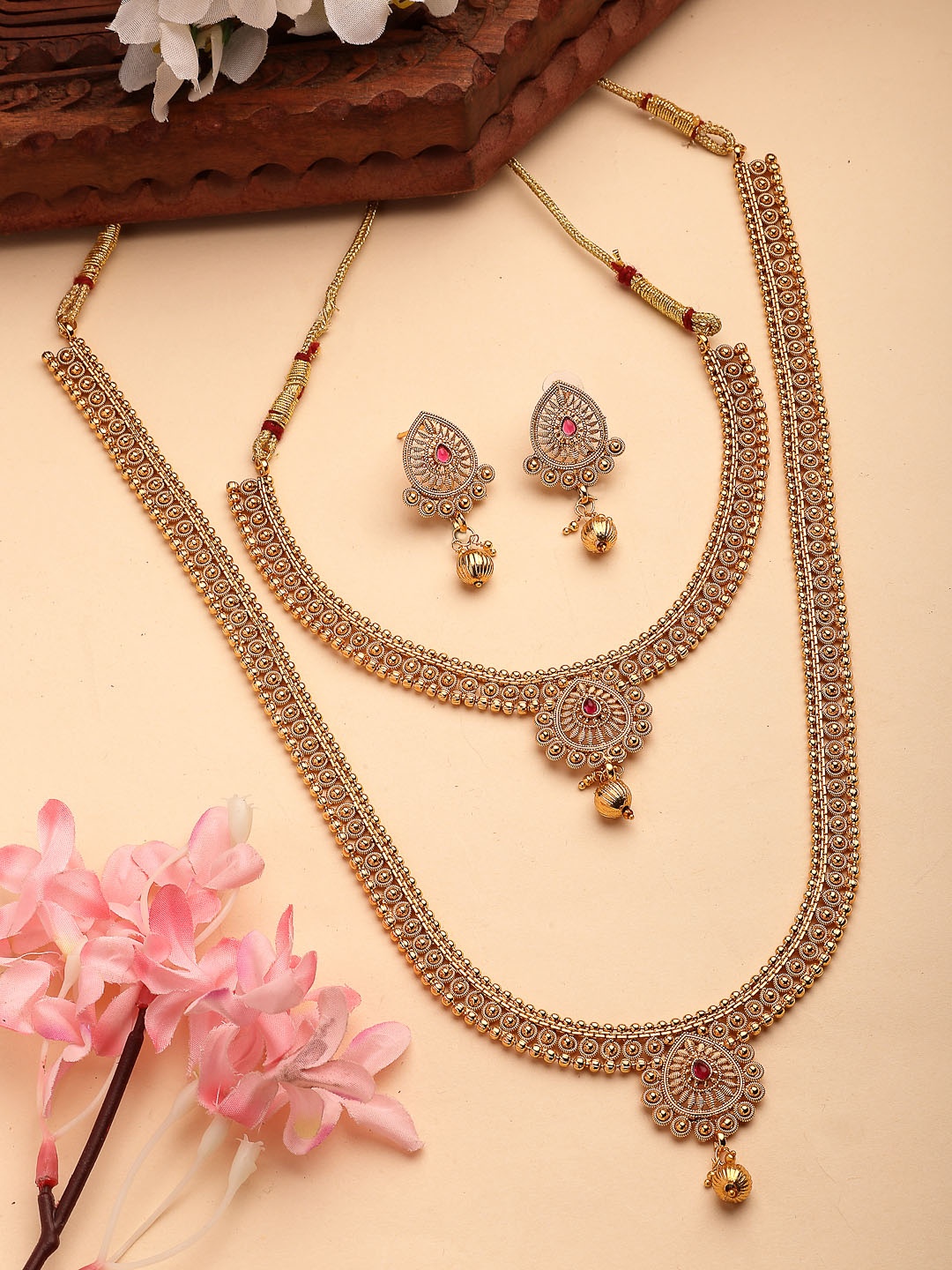 

NVR Gold-Plated Kundan Stone-Studded Jadau Jewellery Set