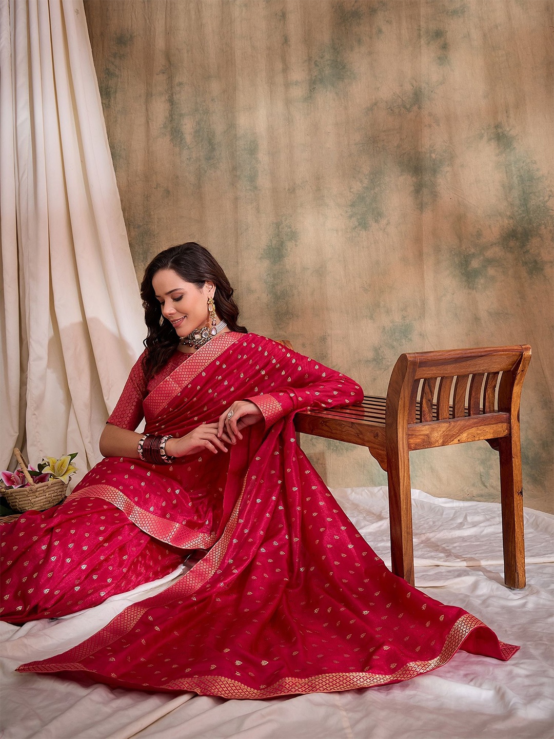 

Sangria Woven Design Saree With Blouse, Pink