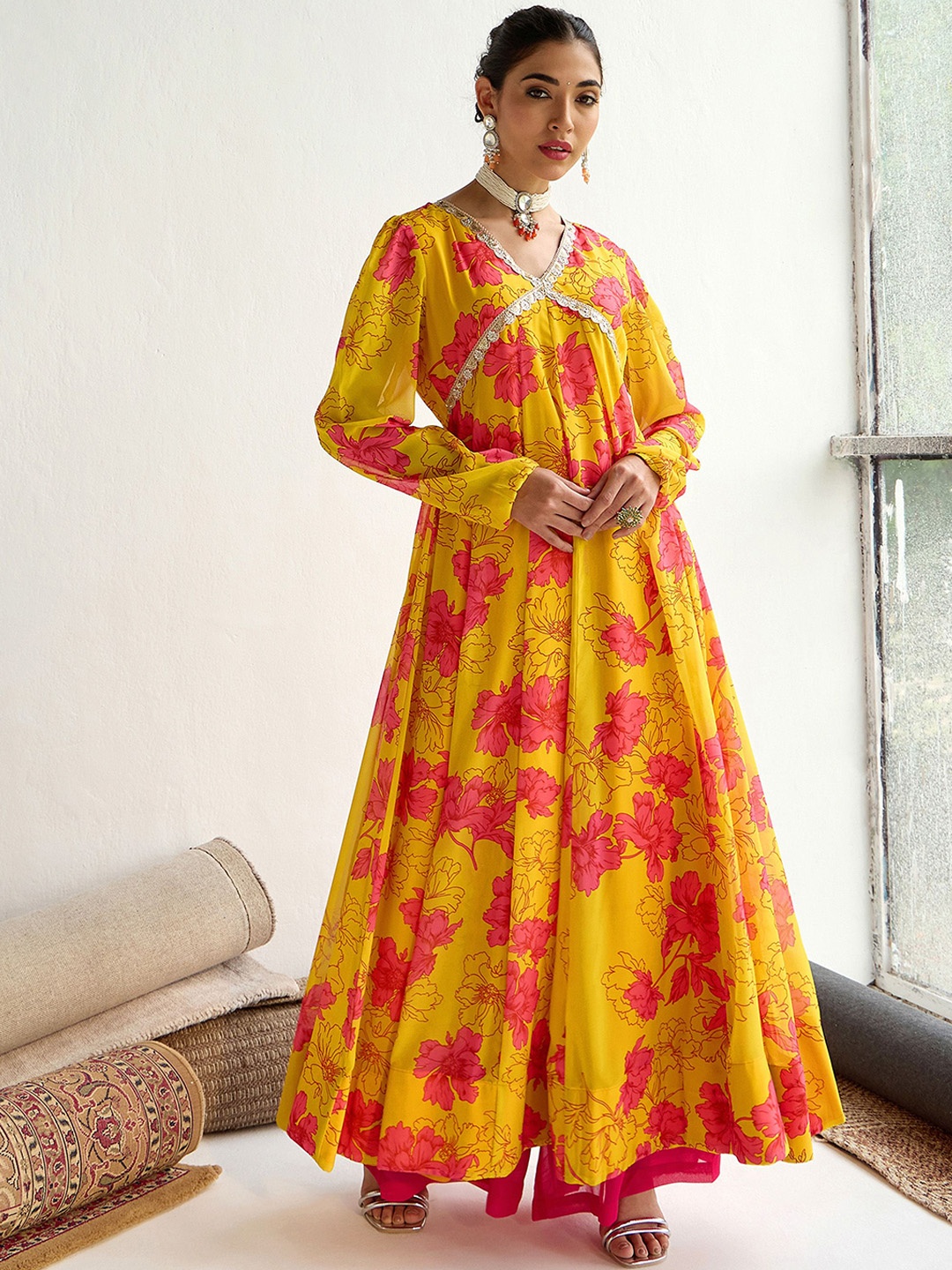 

Shae by SASSAFRAS Women Floral Printed Floral Georgette Anarkali Kurta, Yellow