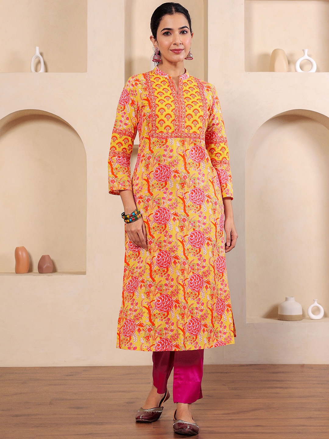

GULAB CHAND TRENDS Women Floral Printed Mirror Work Kurta, Yellow