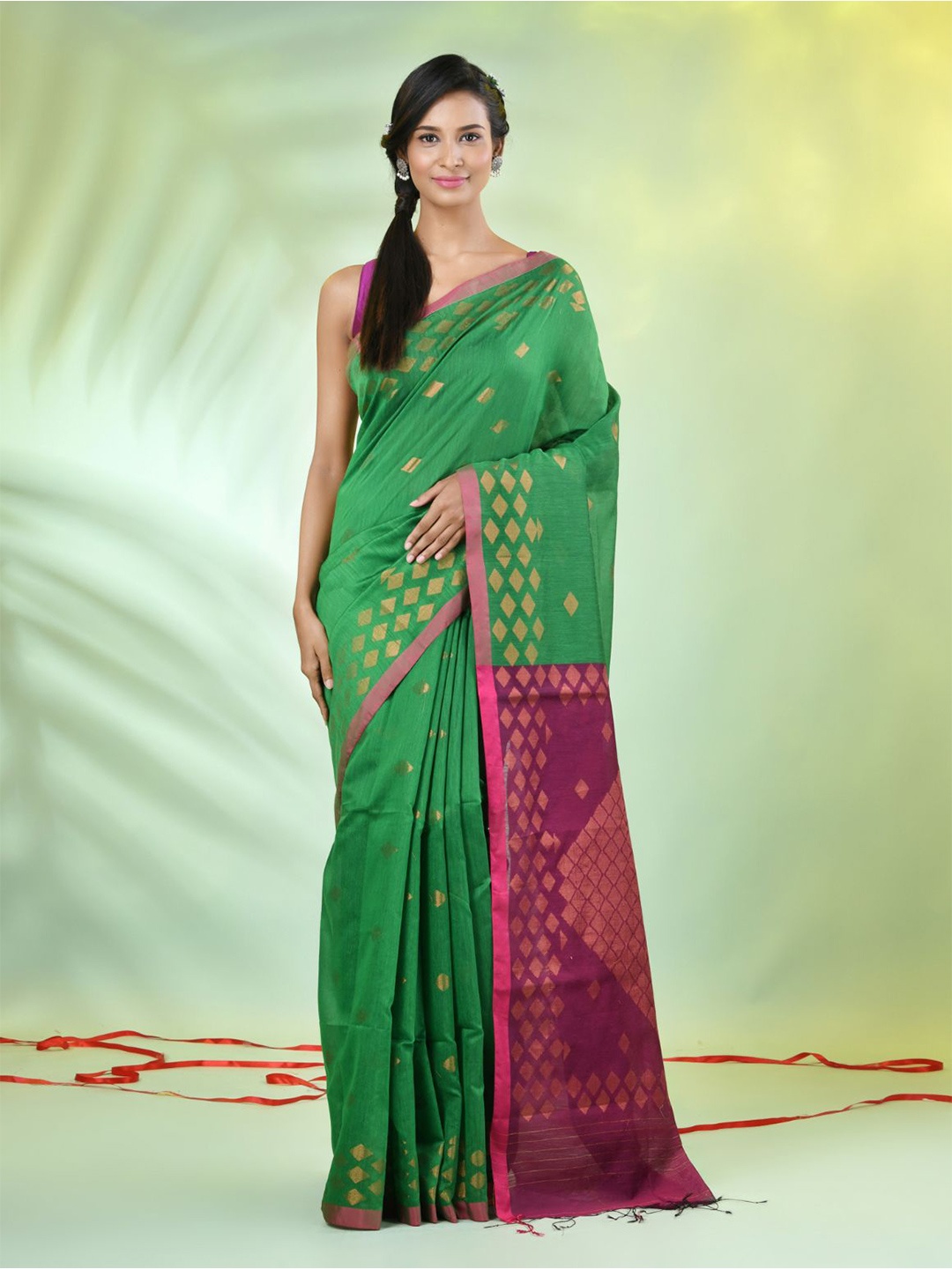 

Charukriti Geometric Printed Woven Design Zari Saree, Green