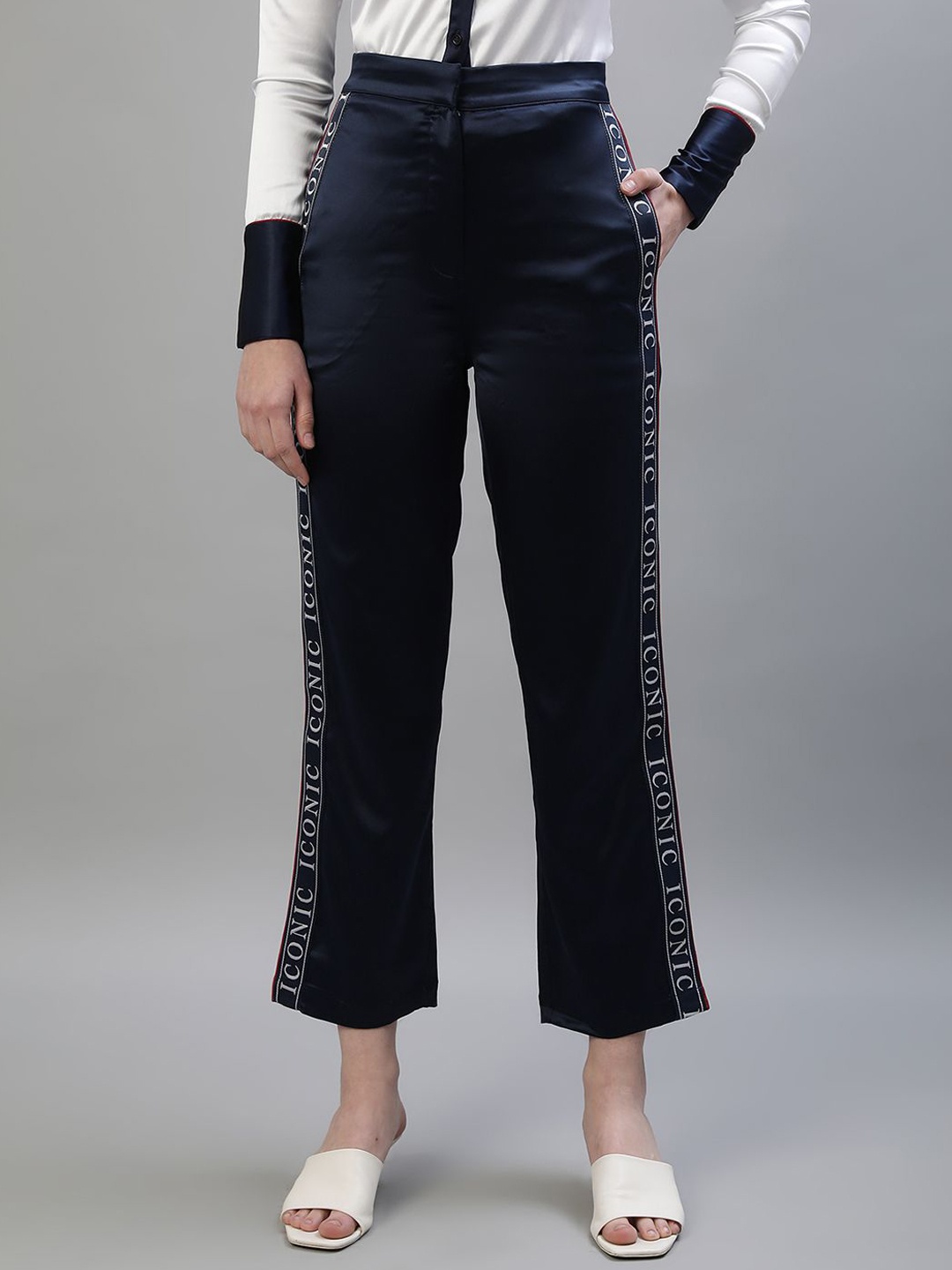 

Iconic Women Solid Mid-Rise Regular Trousers, Navy blue
