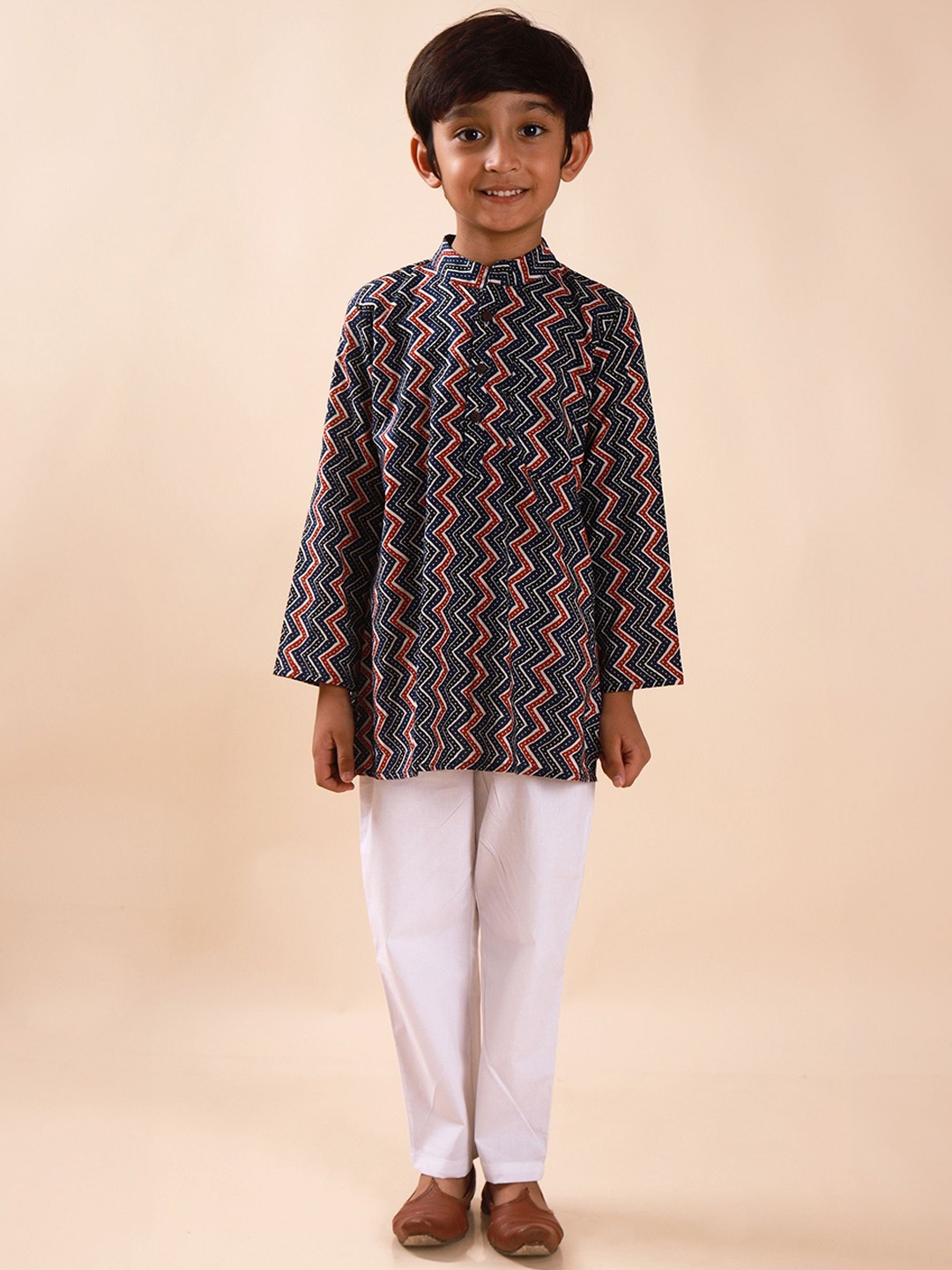 

Sangria Boys Printed Pure Cotton Kurta, Navy blue