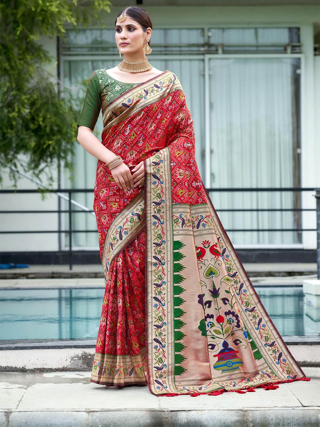 

Kandora Woven Design Zari Pure Silk Banarasi Saree, Red