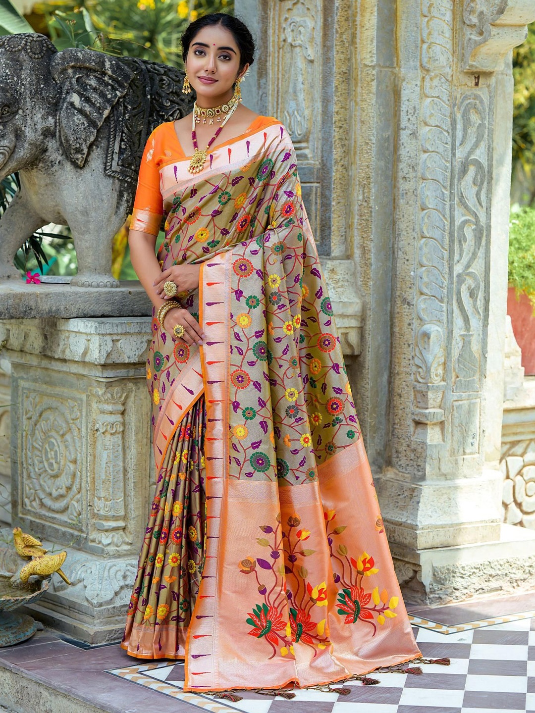 

Kandora Woven Design Zari Pure Silk Banarasi Saree, Brown
