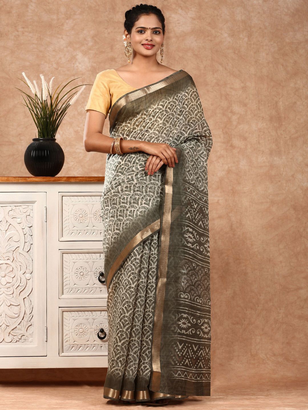 

Ramraj Ethnic Motifs Printed Zari Chanderi Saree, Green