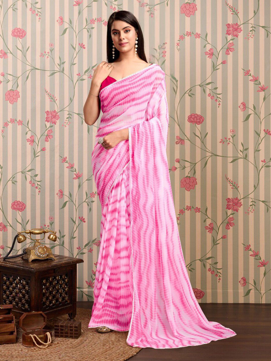 

Flip The Style Abstract Printed Pure Georgette Block Print Saree, Pink