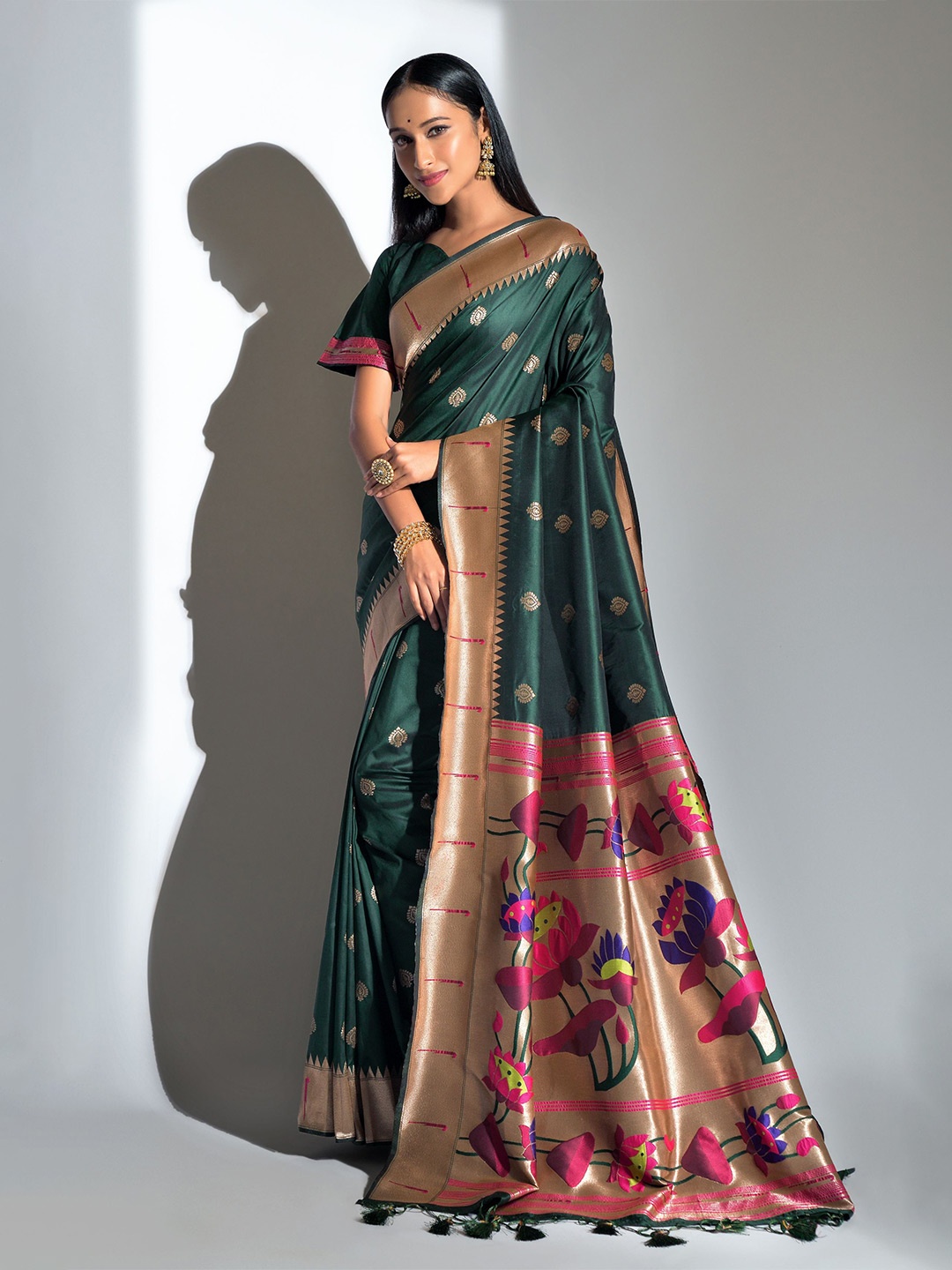 

Kandora Woven Design Zari Pure Silk Banarasi Saree, Green