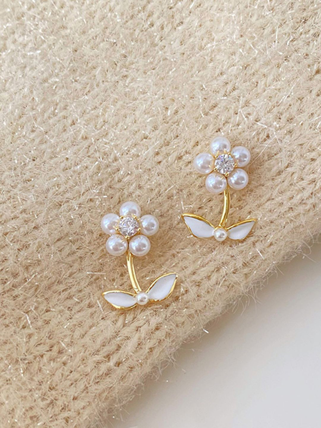 

KRENOZ Floral Studs Earrings, White