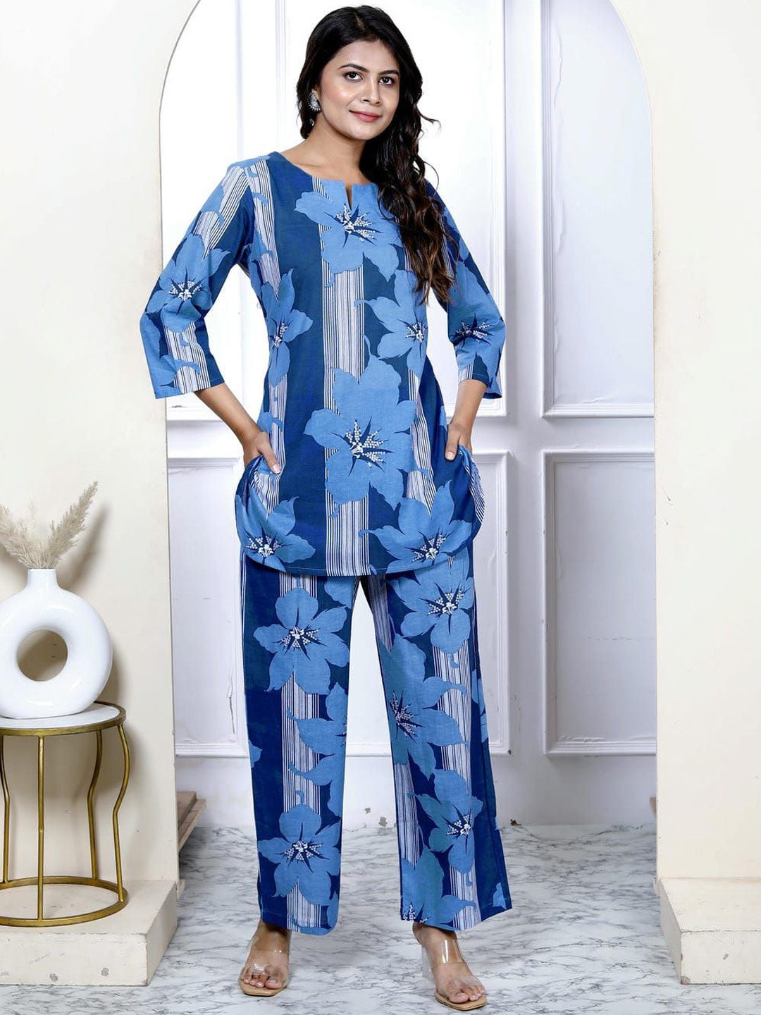 

Kaftanize Women Floral Printed Kurti with Palazzos, Navy blue