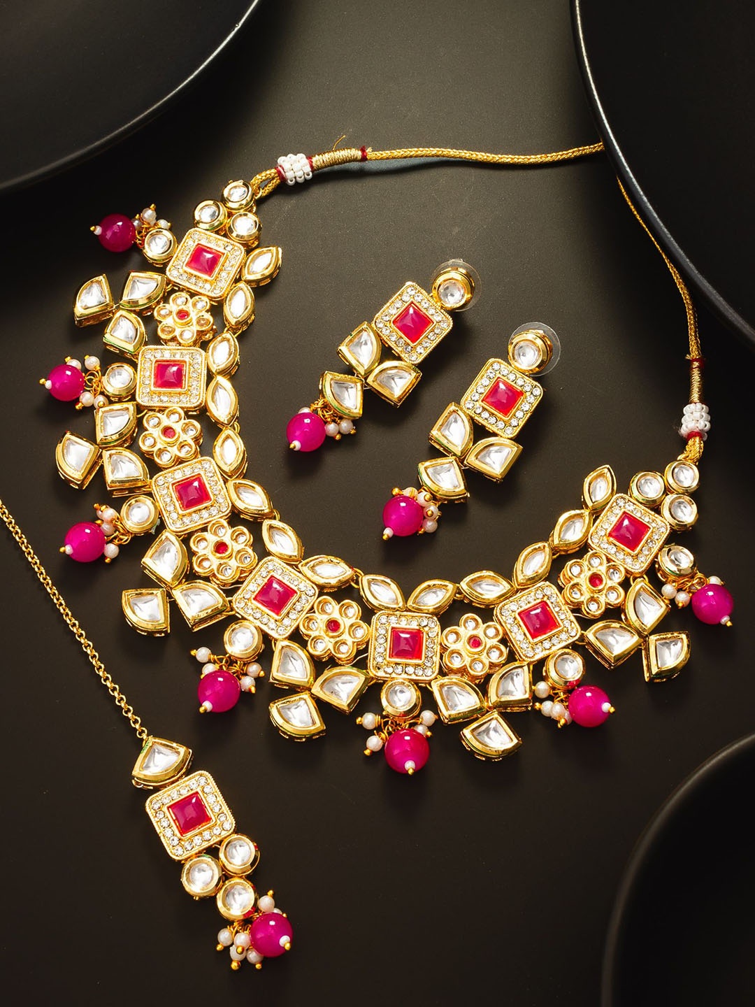 

aadita Gold-Plated Kundan Studded & Pearl Jewellery Set