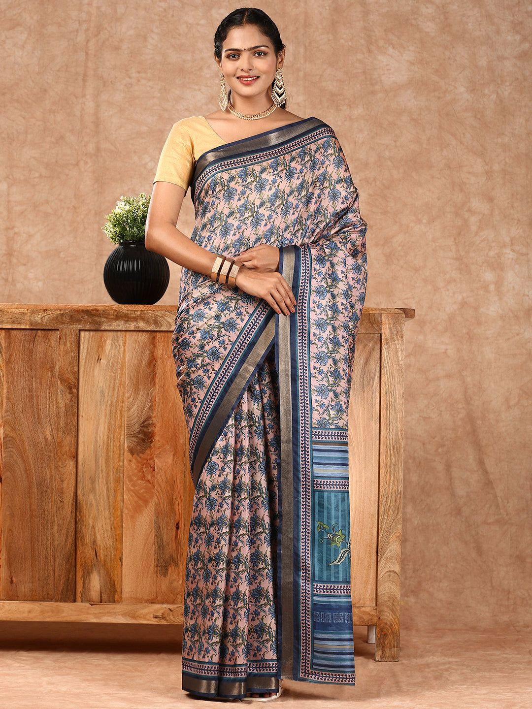 

Ramraj Ethnic Motifs Printed Zari Saree, Pink