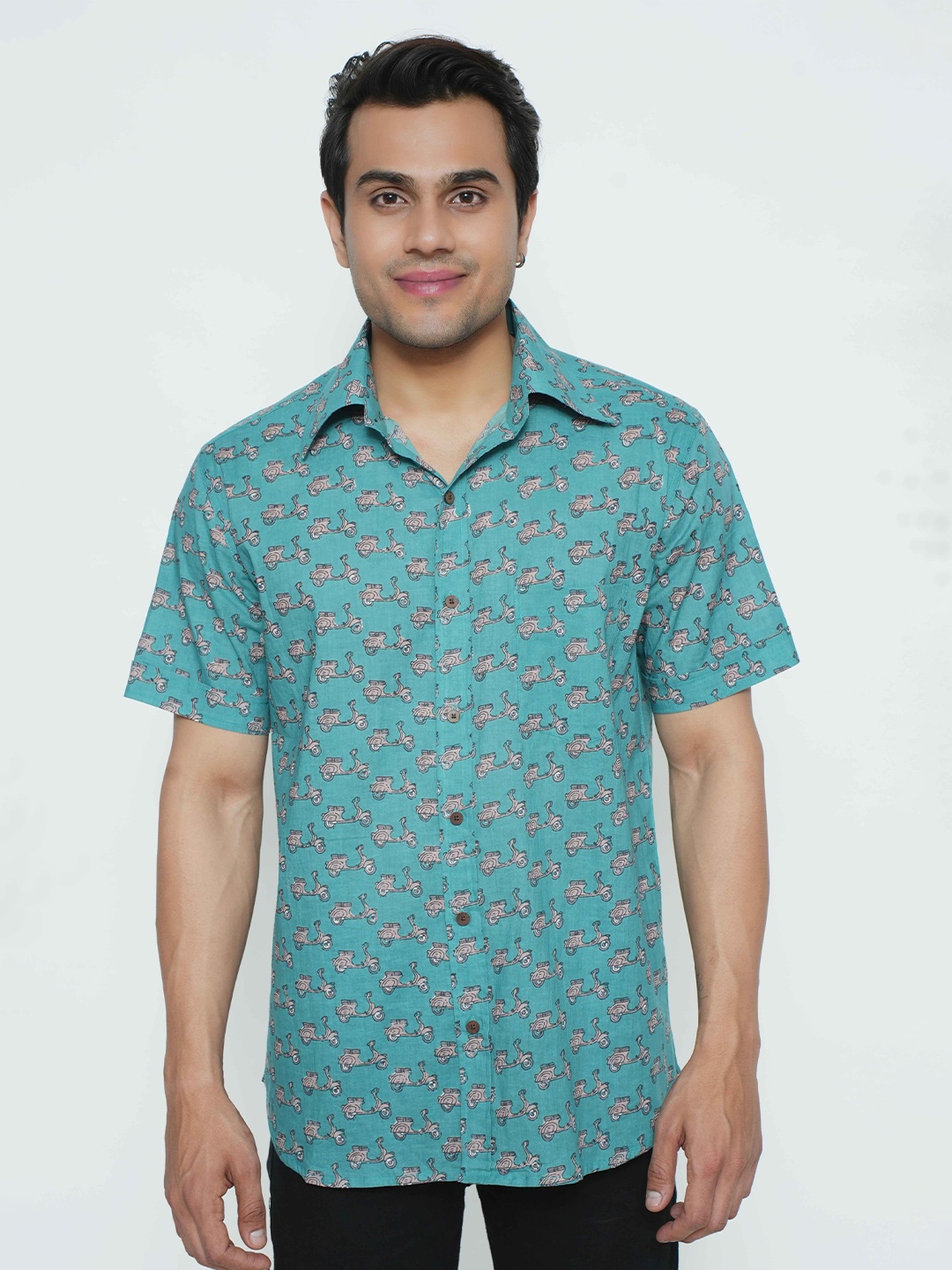 

OnlyMenGrooming Men Modern Spread Collar Conversational Printed Cotton Casual Shirt, Teal