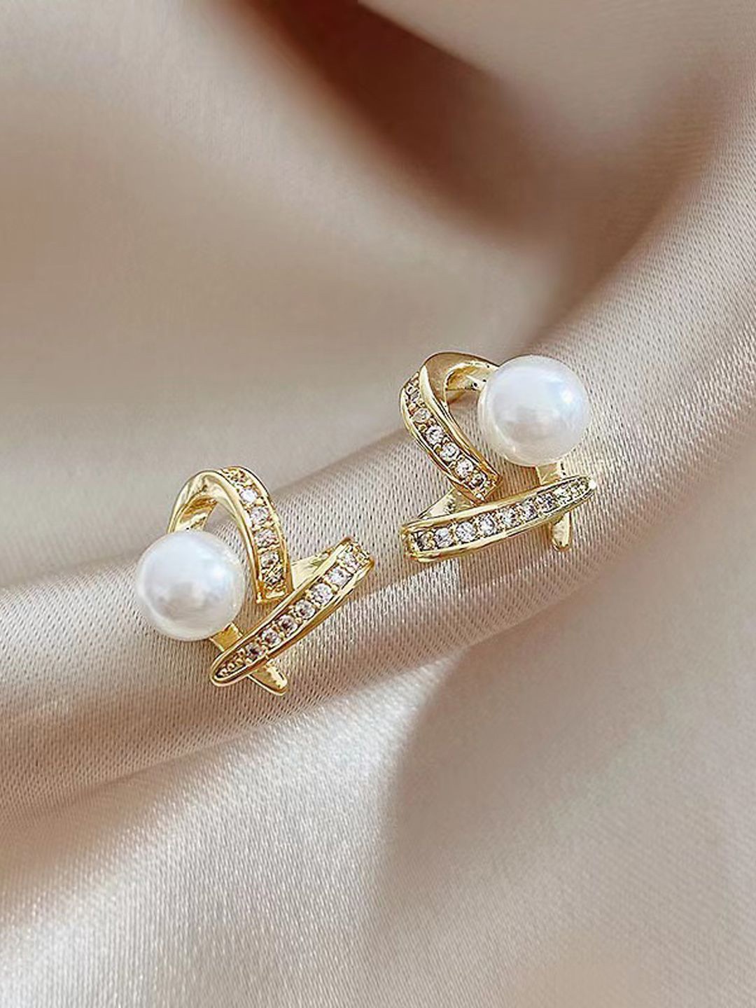 

KRENOZ Heart Shaped Studs Earrings, Gold