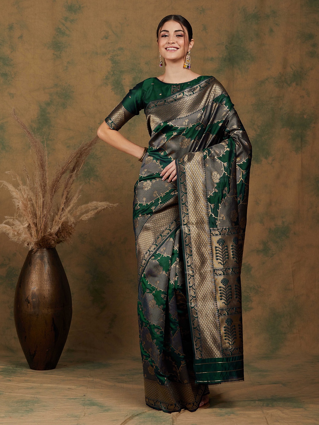

Maroosh Woven Design Zari Banarasi Saree, Green