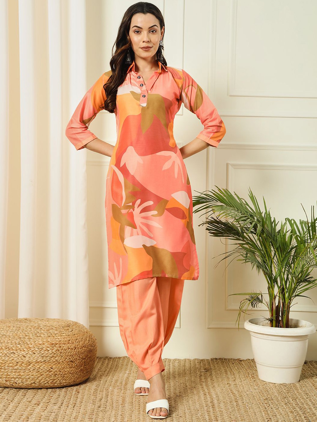 

Divyadham Textiles Women Floral Printed Regular Kurta with Patiala, Peach