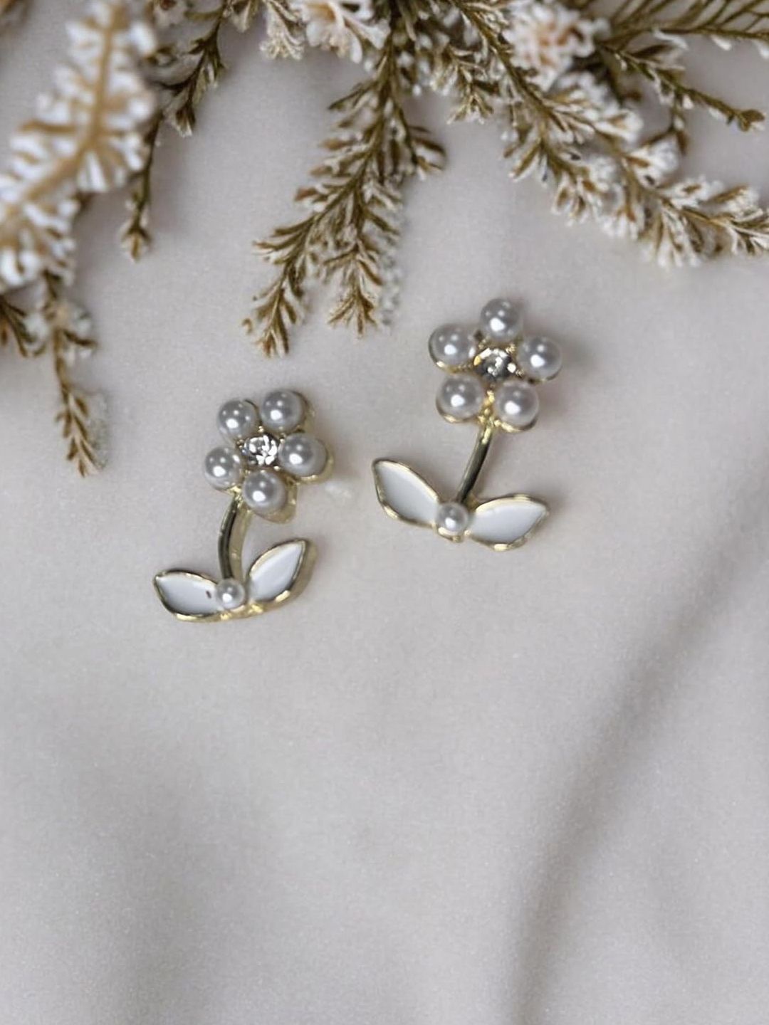 

VAGHBHATT Floral Studs Earrings, White