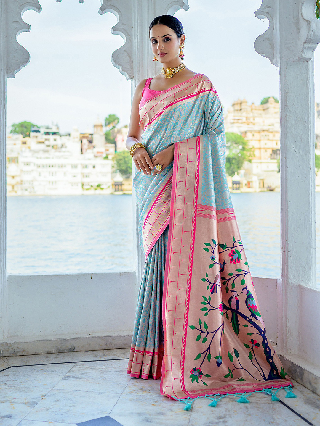 

Kandora Ethnic Motifs Woven Design Zari Pure Silk Kanjeevaram Saree, Blue
