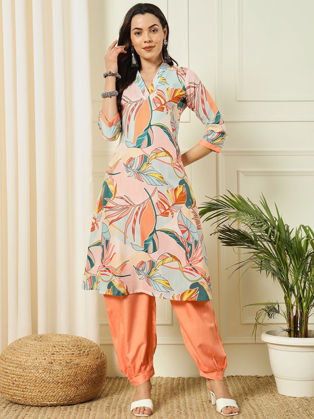 

Ekta Textiles Women Floral Printed Regular Kurti with Patiala, Peach