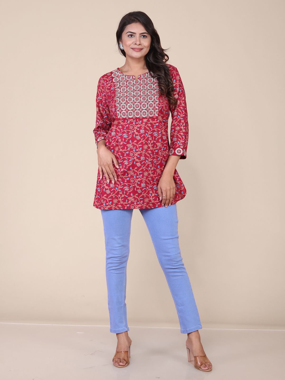 

HERE&NOW Women Floral Embroidered Kurti, Maroon
