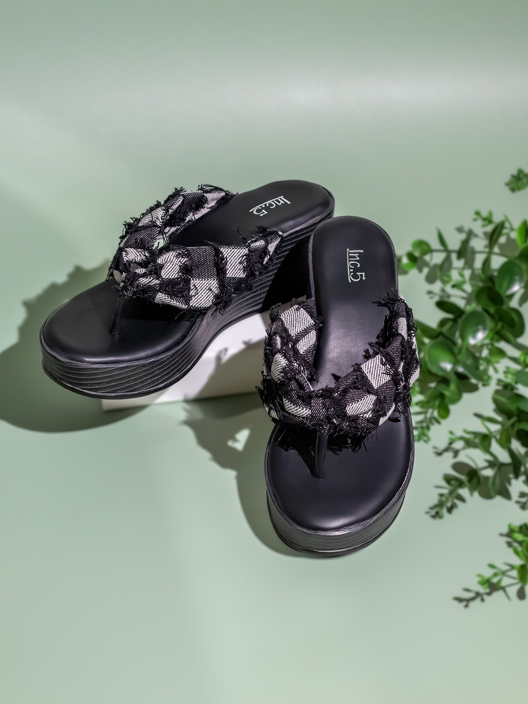 

Inc 5 Printed Wedge Sandals, Black