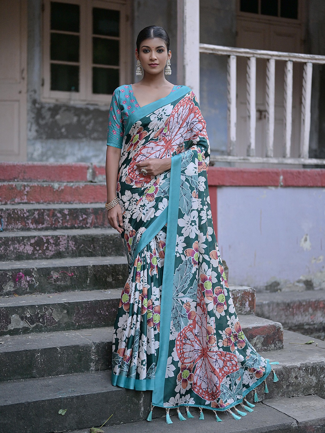 

Kandora Floral Pure Silk Saree With Unstitched Blouse Piece, Green