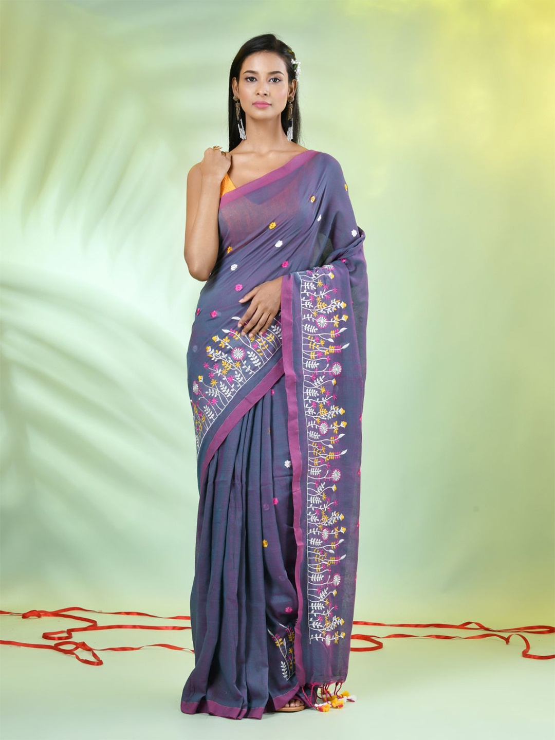 

Charukriti Floral Embroidered Pure Cotton Saree, Grey