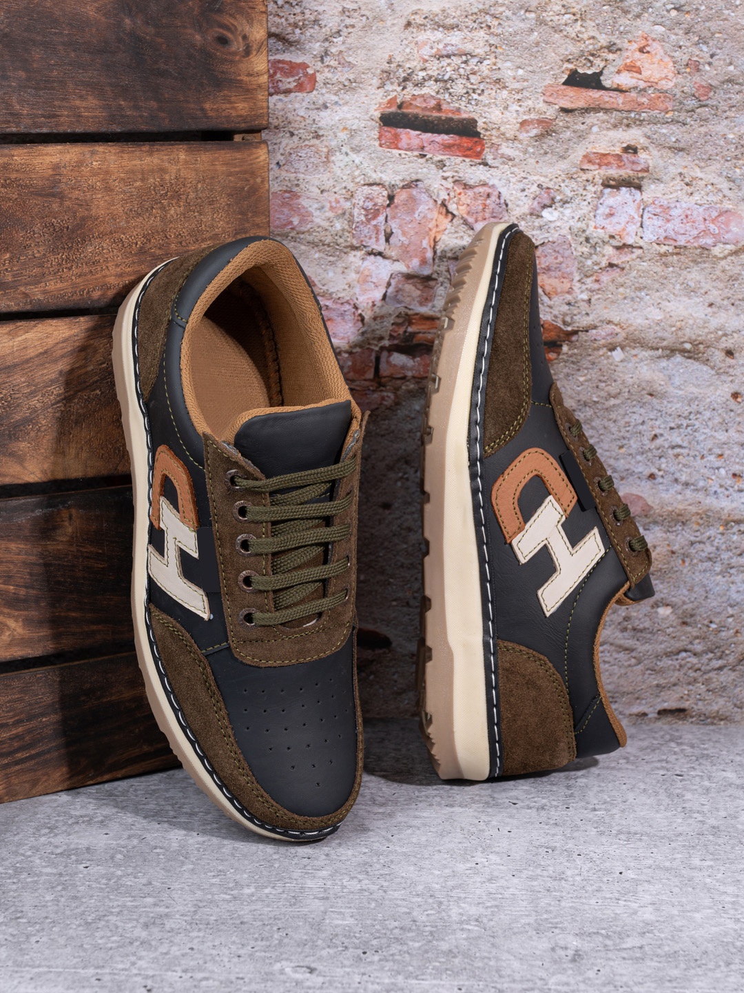 

MENGLER Men Colourblocked Lace-Up Leather Sneakers, Olive