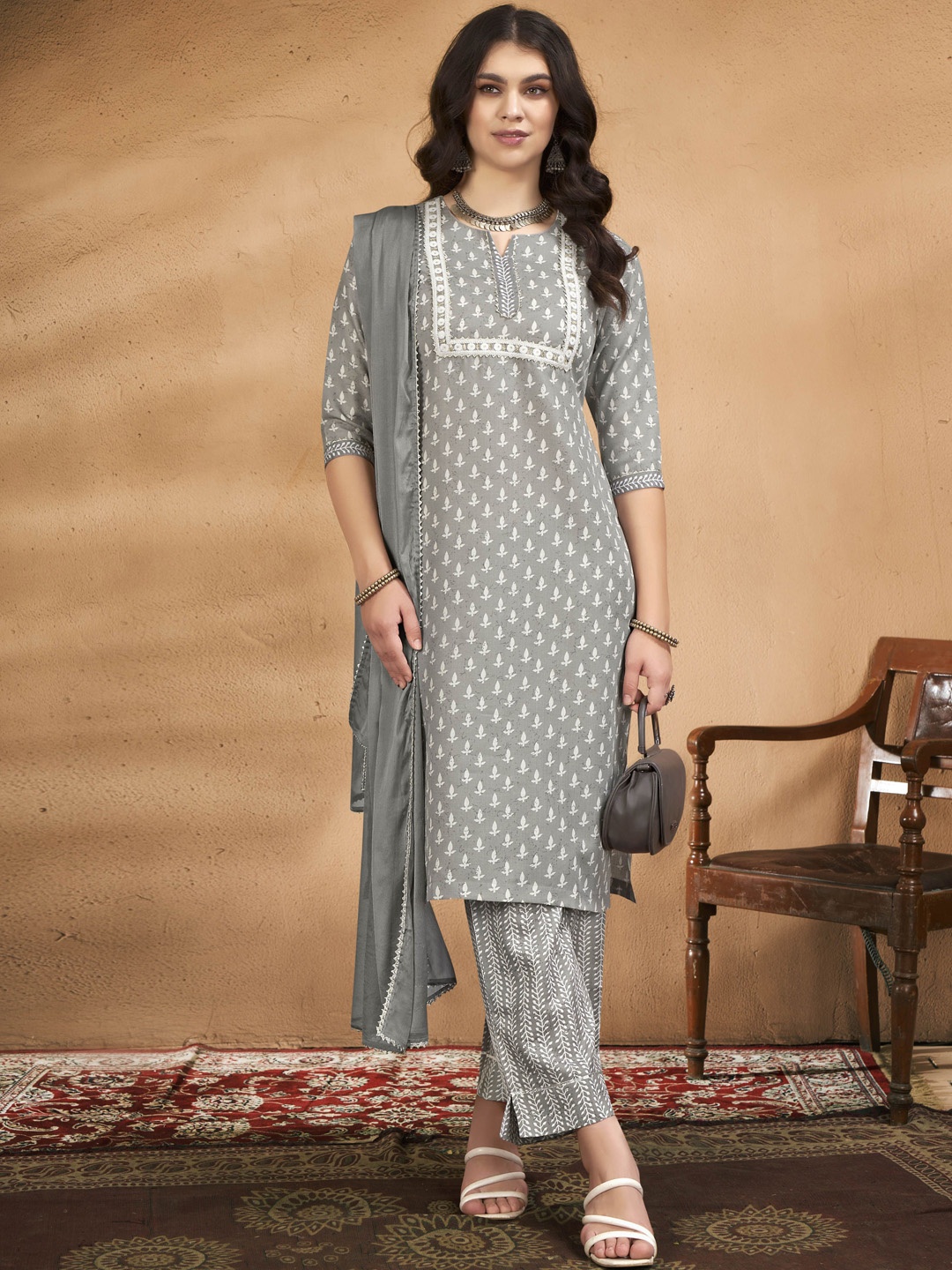 

Anouk Women Ethnic Motifs Printed Regular Thread Work Kurta with Trousers Dupatta, Grey