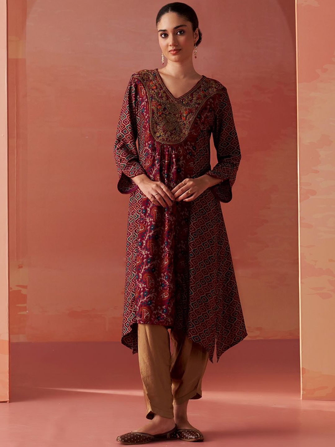 

Lakshita Women Ethnic Motifs Printed Bell Sleeves Mirror Work Kurta, Maroon