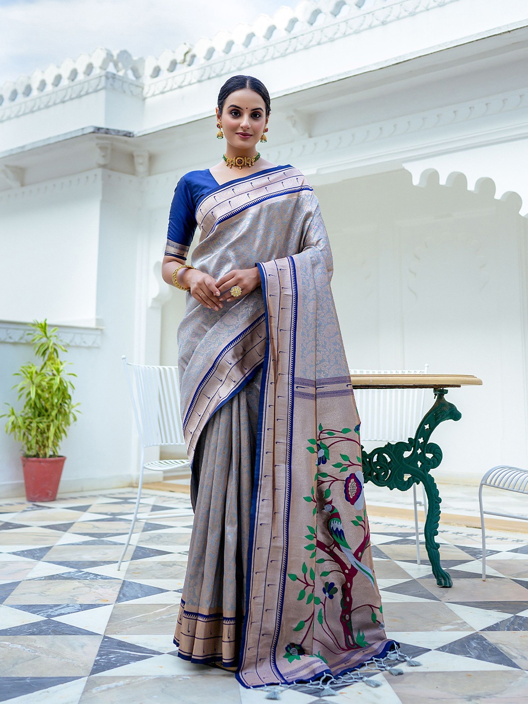 

Kandora Woven Design Zari Pure Silk Kanjeevaram Saree, Grey