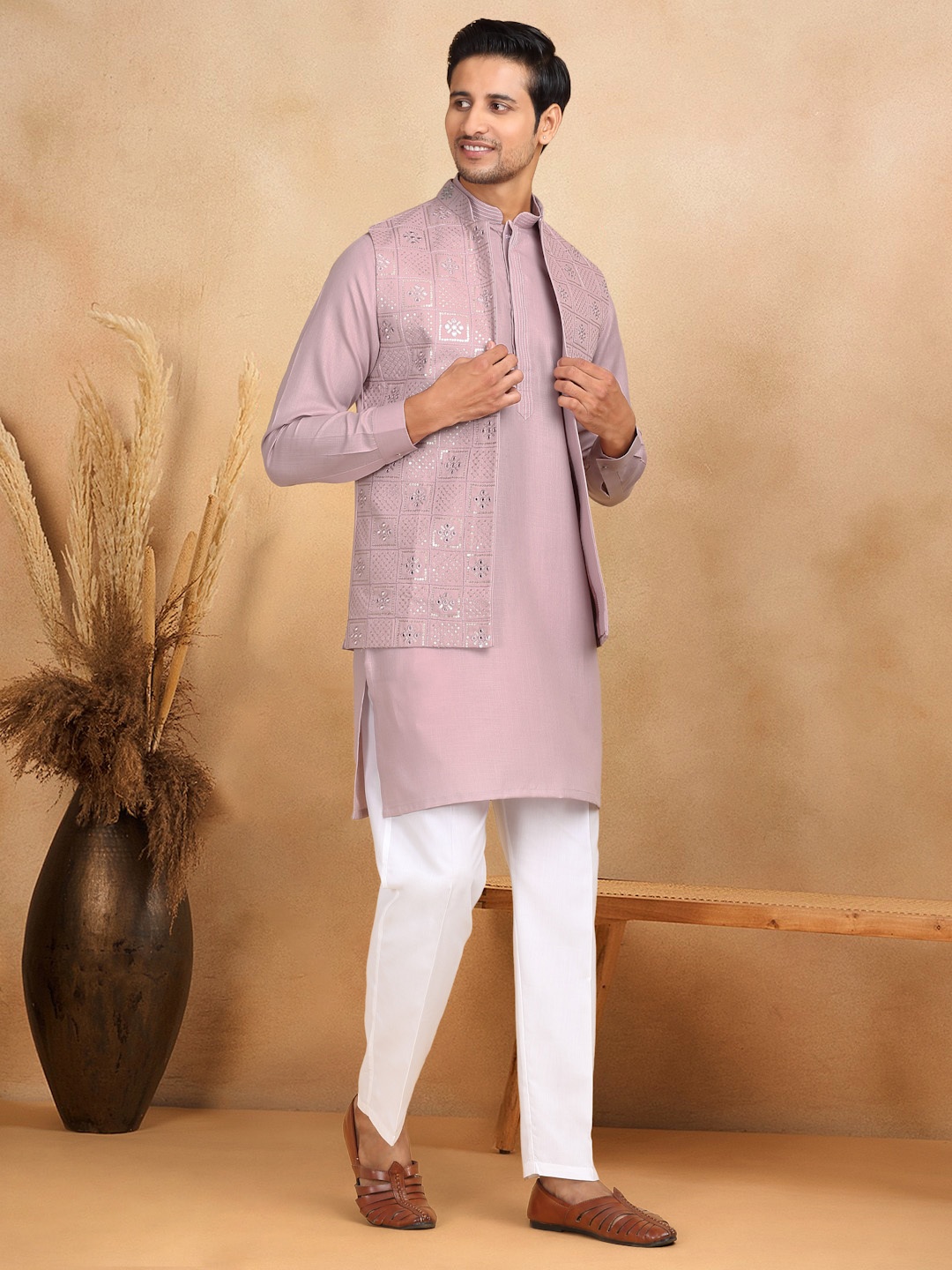 

KRAFT INDIA LUXE Men Pure Cotton Ethnic Motifs Kurta & Trousers With Nehru Jacket, Mauve