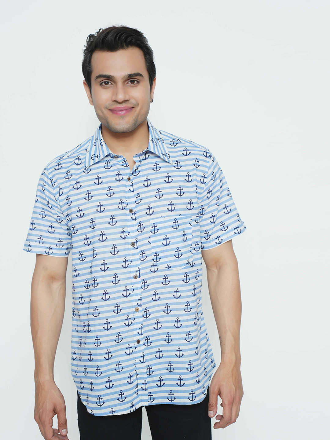 

OnlyMenGrooming Men Modern Spread Collar Conversational Printed Cotton Casual Shirt, Blue