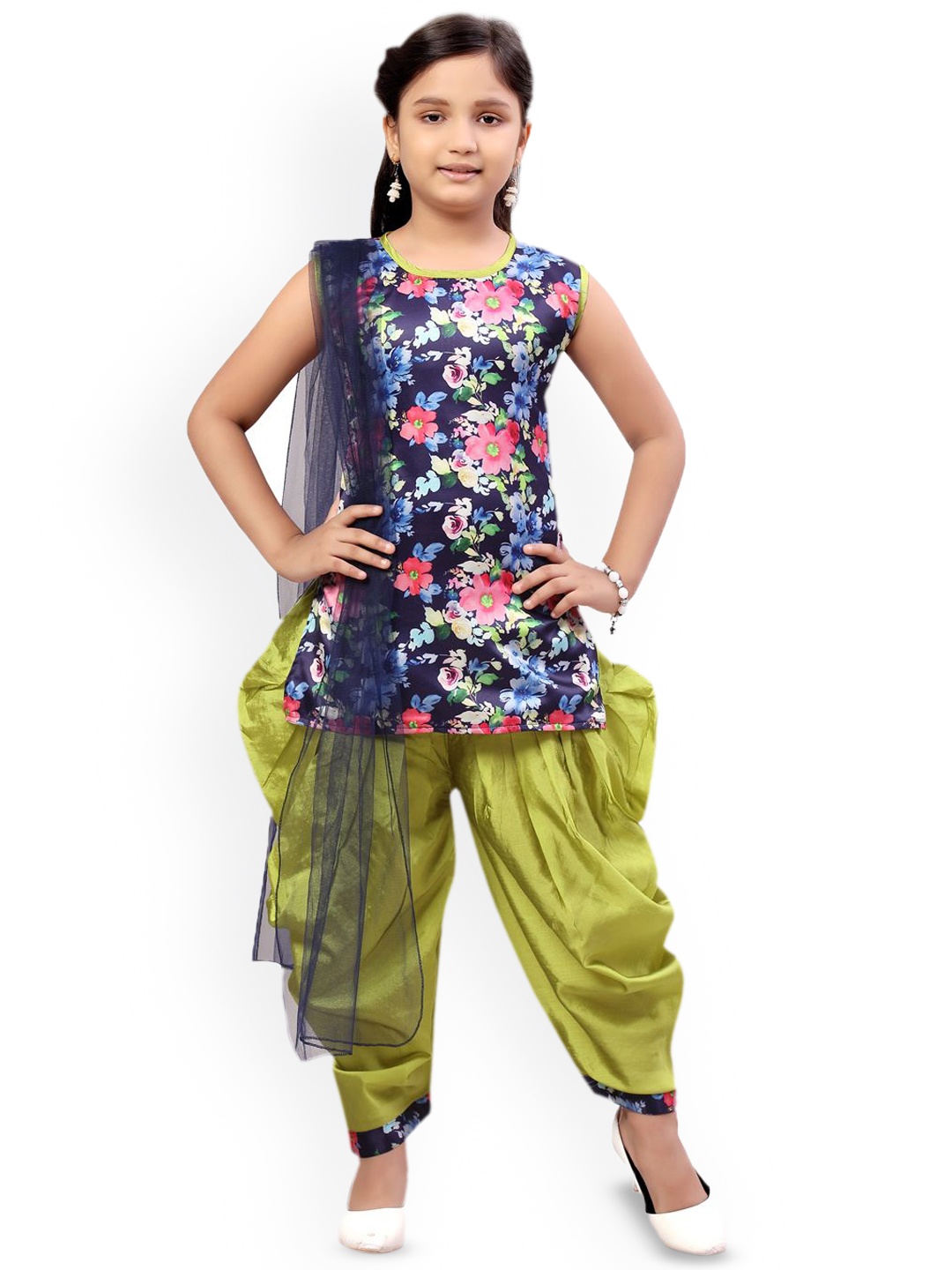 

BAESD Girls Pure Silk Floral Printed Kurti & Salwar With dupatta, Green