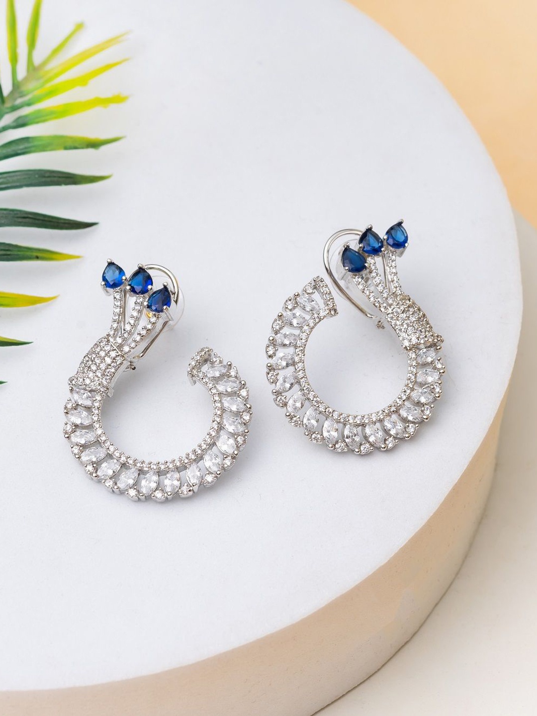 

PUTSTYLE Contemporary Studs Earrings, Silver