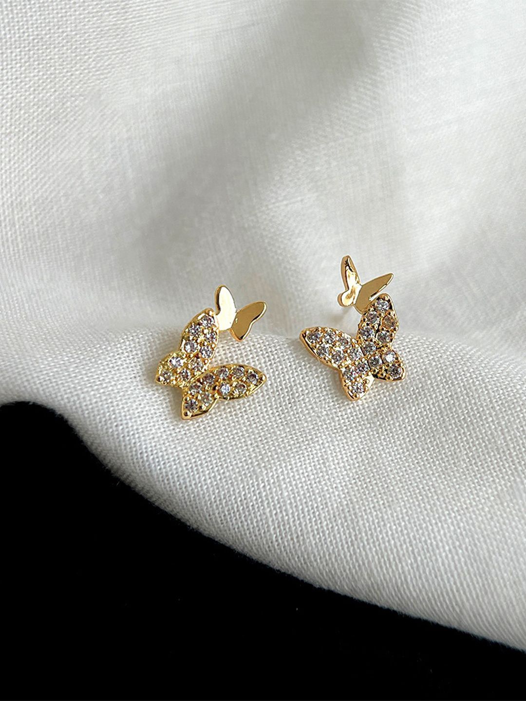 

FIMBUL Gold Plated Cubic Zirconia Animal Shaped Antique Studs