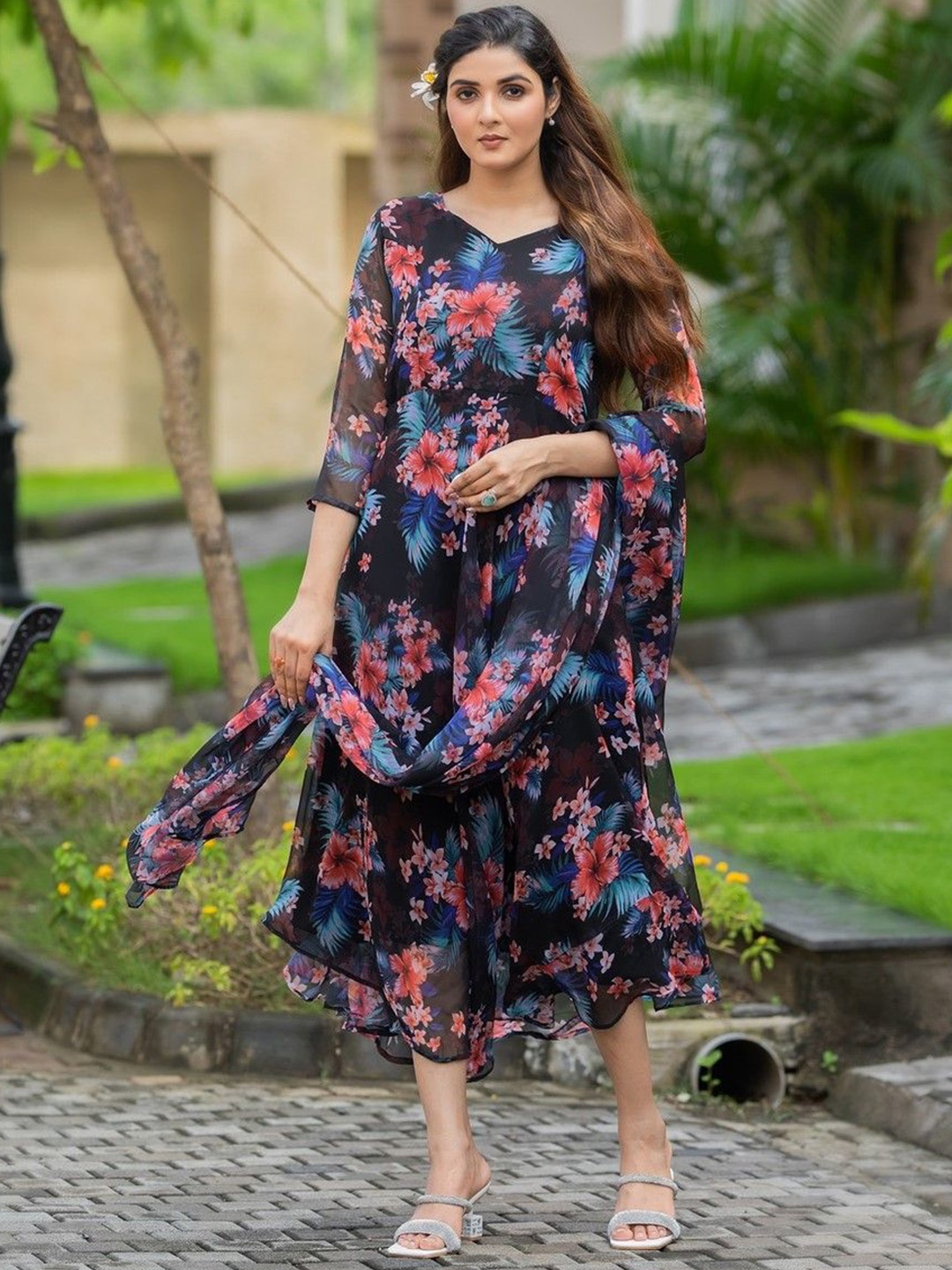 

FANTASY FAB Women Floral Printed Kurta, Black