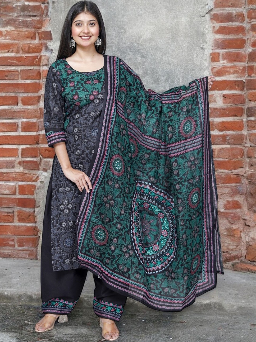 

Jevi Prints Ethnic Motifs Printed Round Neck Pure Cotton Kurta with Patiala & Dupatta, Black