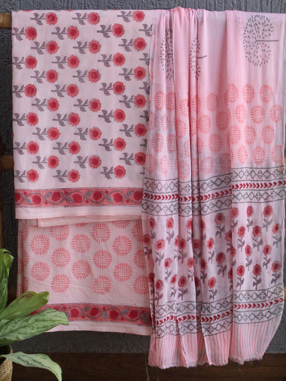 

Weaves of Tradition Printed Pure Cotton Unstitched Dress Material, Pink