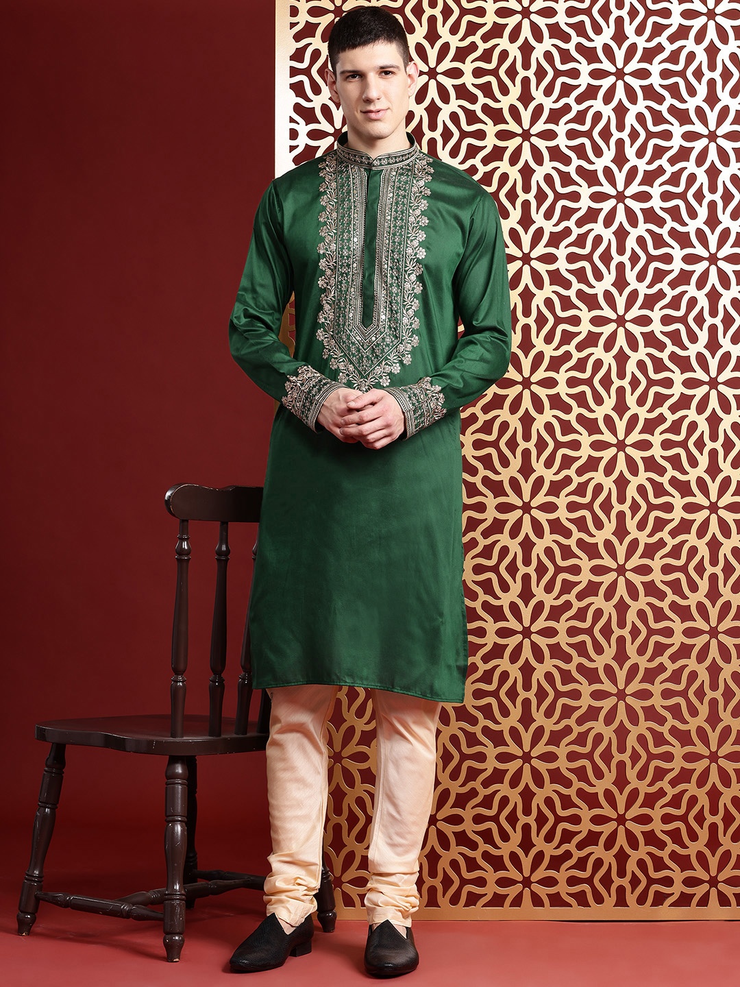 

MANQ Floral Embroidered Mandarin Collar Sequins Straight Kurta, Green