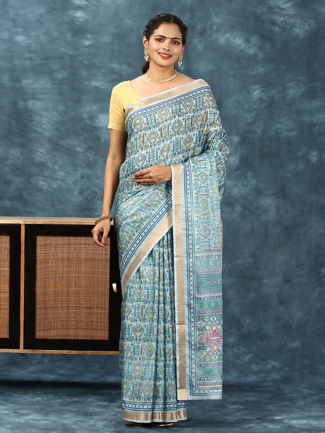 

Ramraj Ethnic Motifs Printed Zari Saree, Blue