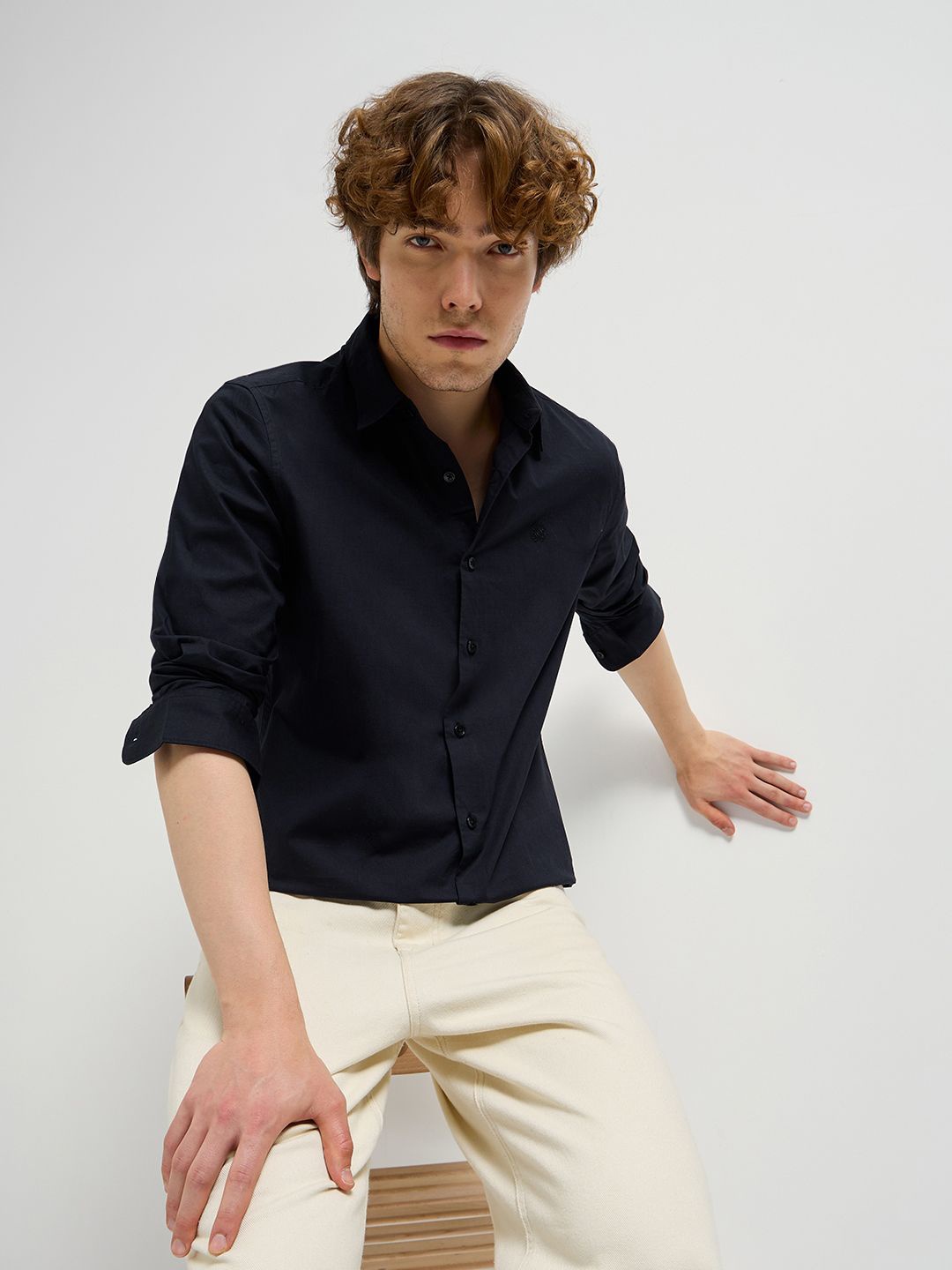 

THE BEAR HOUSE Men Spread Collar Solid Cotton Casual Shirt, Black