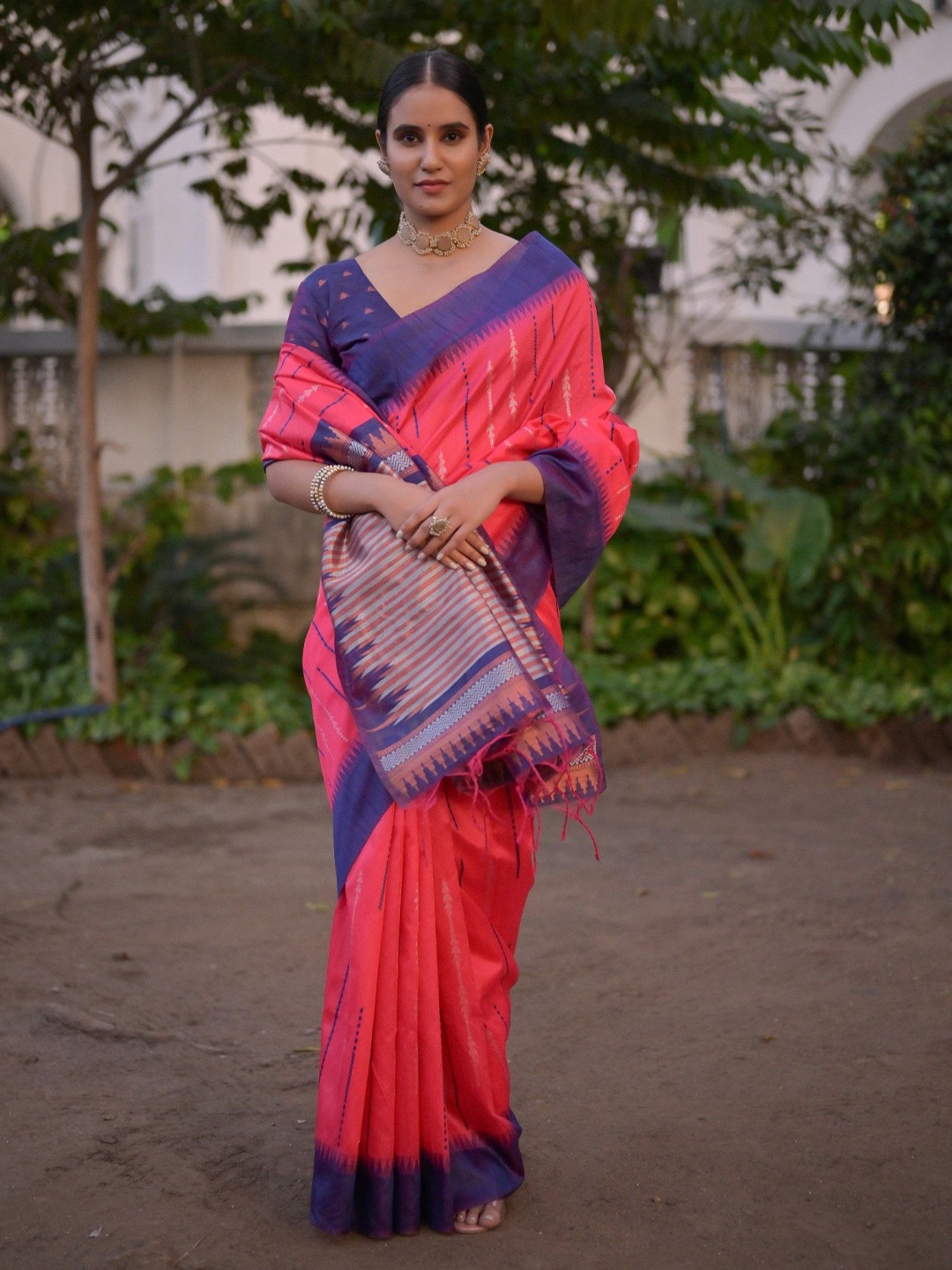 

Kandora Woven Design Zari Pure Silk Saree, Red