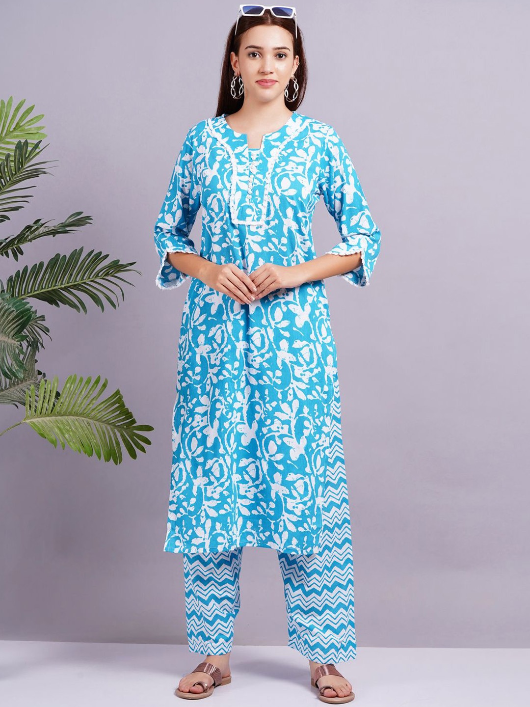 

KALINI Floral Printed Round Neck Regular Pure Cotton Straight Kurta With Palazzo, Blue